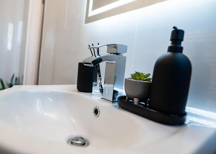 House - Sleeps 7 - Parking - Garden - Near Stn 맨체스터