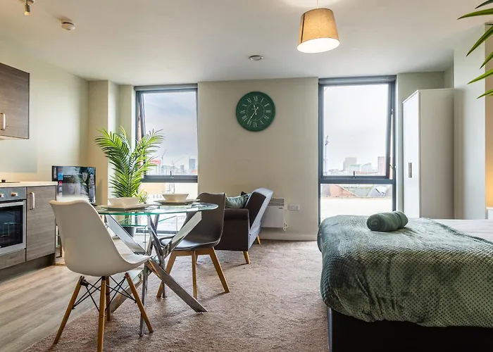 Spacious Studio, Centre , Salford *