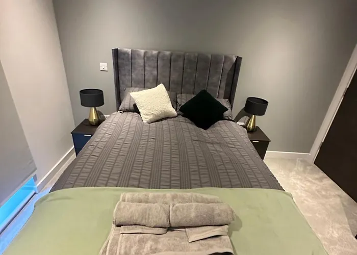 Luxurious 2 Bedroom *