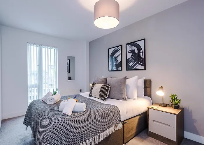 Sleek In By 53 Degrees Property, Ideal For Couples, Amazing Location! *