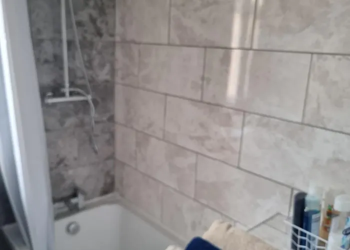 Newly Refurbished 2- Bed Stylish *