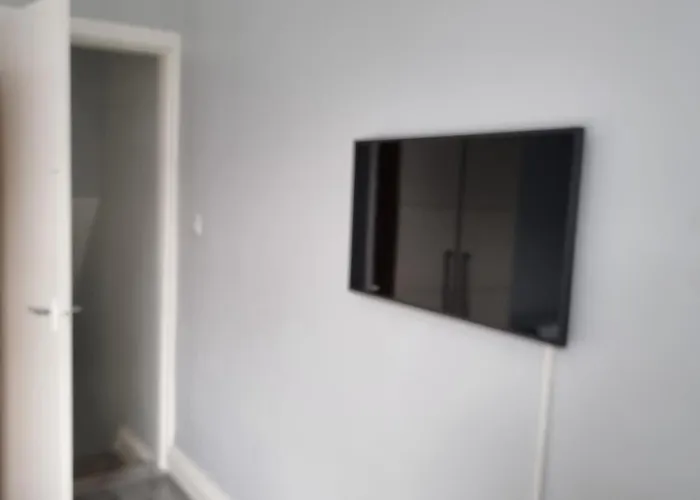 Newly Refurbished 2- Bed Stylish Apartament