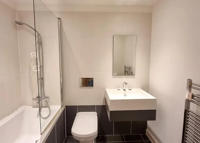 Canal Side Flat By Superhost