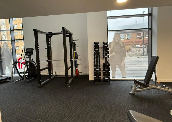 Modern 1-bed Near Centre, Arndale, Spinningfields, Mediacityuk, Old Trafford & Etihad, Sleeps 4, Netflix, Gym, Balcony, Nespresso Machine, Perfect For Long & Short Stays, Leisure, Contractors & Professionals! * Manchester