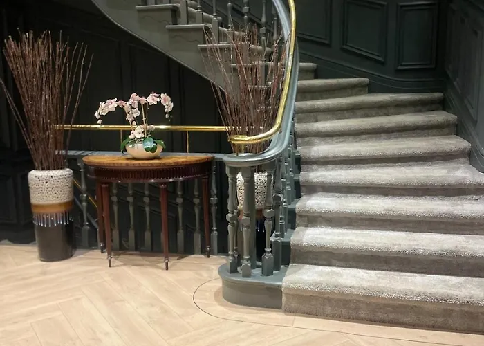 Emerald Escape 3 Bed 3 Bath Apartment Manchester