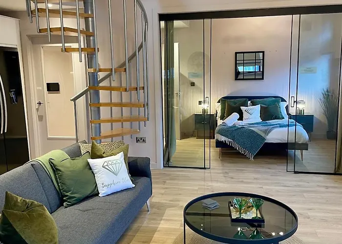 Emerald Escape 3 Bed 3 Bath Apartment