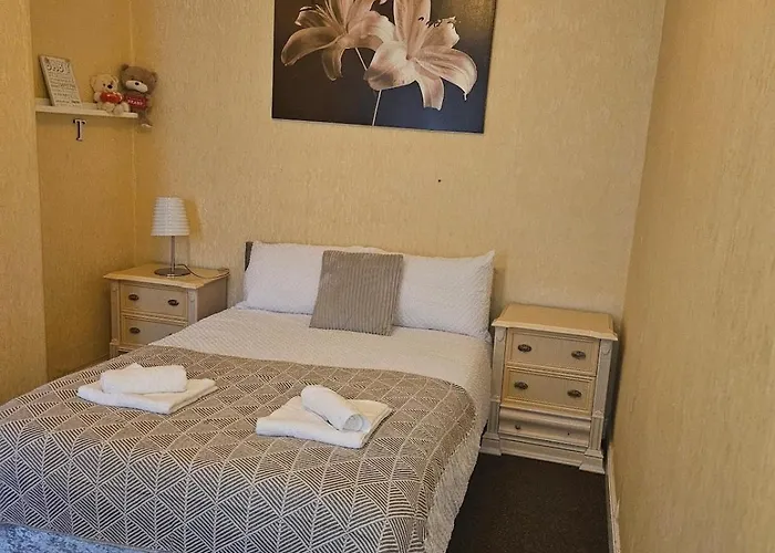 Go Big ! Entire Cozy House For Max 8 People Near Center * Manchester