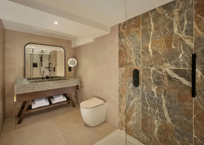 The Reach At Piccadilly, Manchester, A Tribute Portfolio 4*