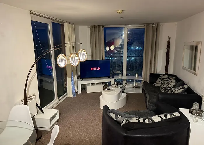 Апартаменты Walking Distance From Etihad And Coop Arena Parking Free *