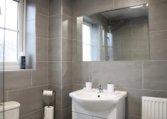 Dom wakacyjny 3 Bedroom House Close To Centre Free Parking Manchester