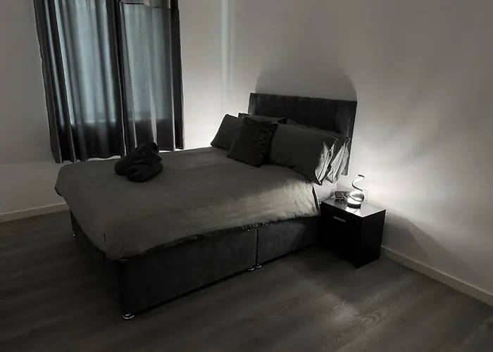 Spacious 2 Double Bedroom Near Centre, Salford Apartamento *