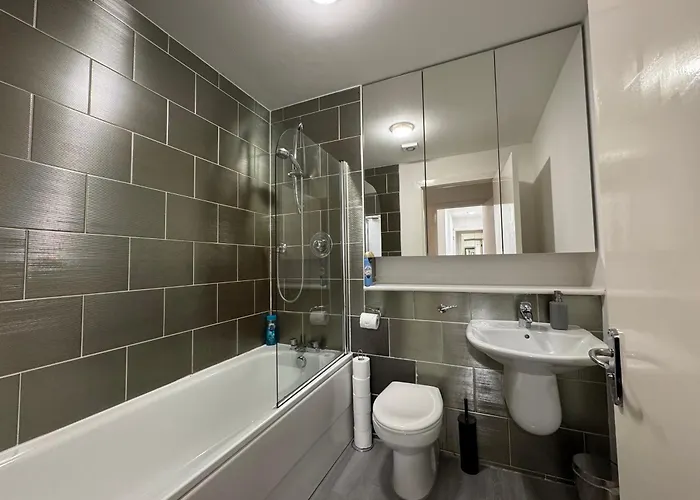 Spacious 2 Double Bedroom Near Centre, Salford Mánchester