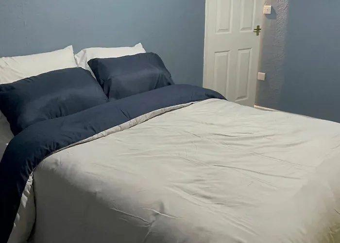 Сasa de vacaciones Housesleeps9-fireplace-garden-bbq-tv *