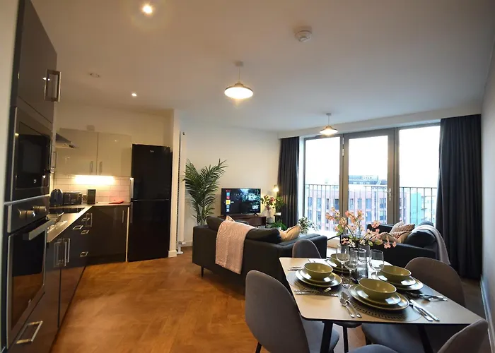 Life - 2-bed 1-bath Top-floor In New Cross * Manchester