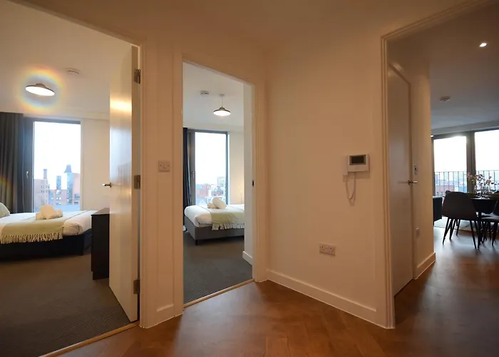 Life - 2-bed 1-bath Top-floor In New Cross * Manchester