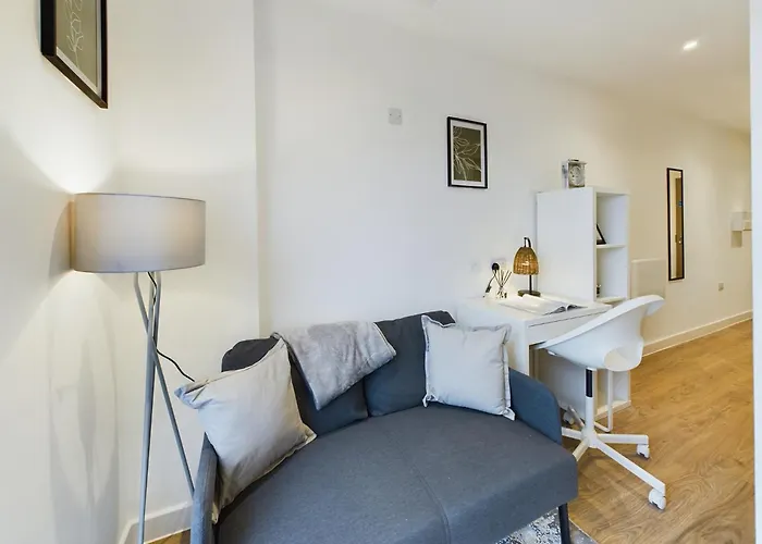 Stylish 1br In Cheltenham Place