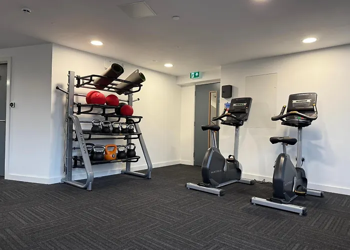 Stylish 1-bed Near Centre, Mediacityuk, Spinningfields, Old Trafford & Etihad, Sleeps 4, Netflix, Gym, Balcony, Nespresso Machine, Ideal For Professionals & Extended And Short Stays!