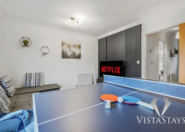 Nyaraló 4 Bed House By Vista Short Lets & Serviced With Pool Table, Free Parking & Near