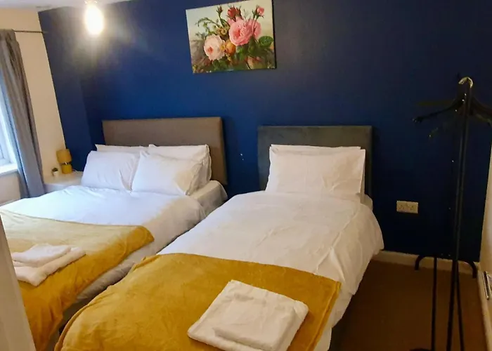 Amila House Manchester, Modern, Spacious, Sleeps 9 With Parking 度假居 *