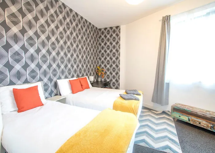 Ideal For Groups - Lovely 2 Bedroom - Free Parking, Transit Links, Close To Stadiums מנצ'סטר