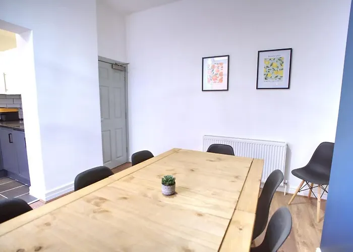 بيت للعطل Sleeps 18 Lovely Mcr By Superhost