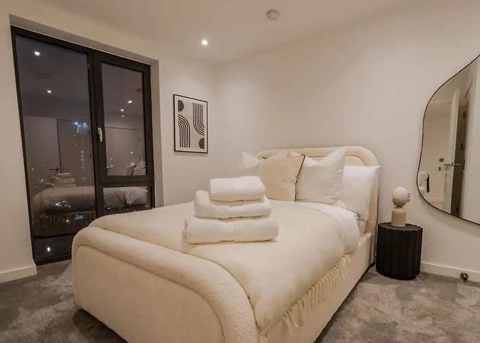 Bianco 2br With Views