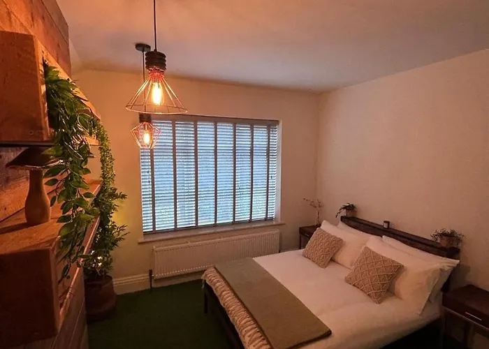 Сasa de vacaciones Unique In Northenden Urban Oasis Sleeps 8 Mánchester