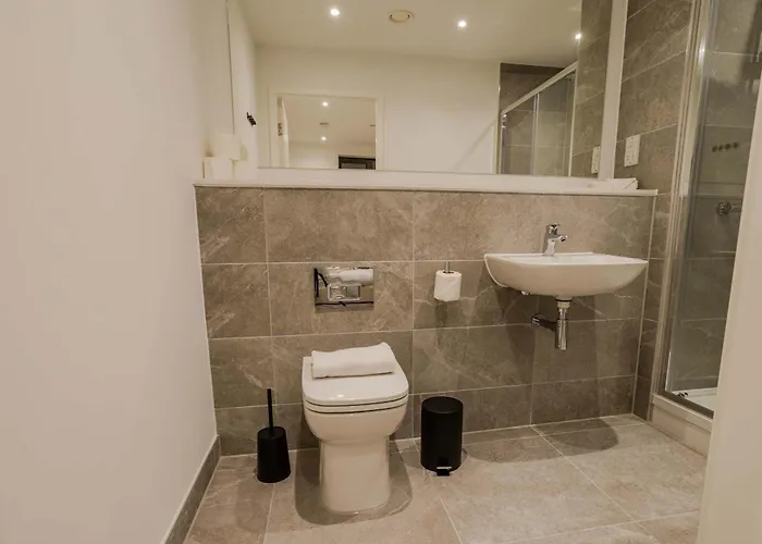 Bianco 2br With Views