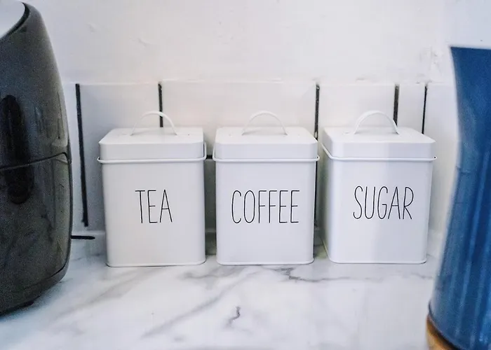 Free Park, Sleeps 8, Stunning In Salford, Long Term Disc, Perfect For Groups Apartment *