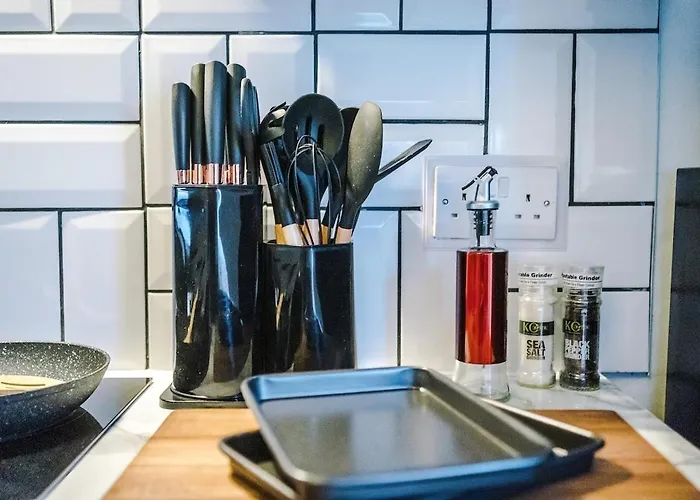 Apartment Free Park, Sleeps 8, Stunning In Salford, Long Term Disc, Perfect For Groups *