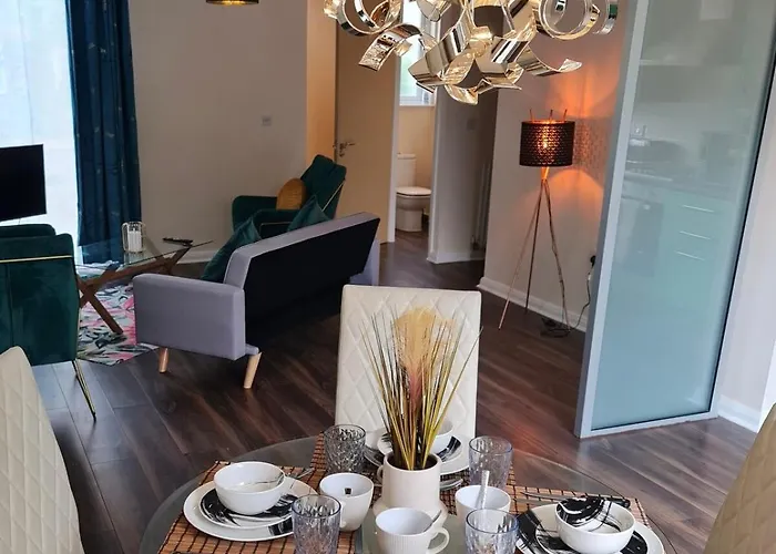 アパート Cute 3 Bedroom House Near Etihad Stadium And Coop Arena With Parking