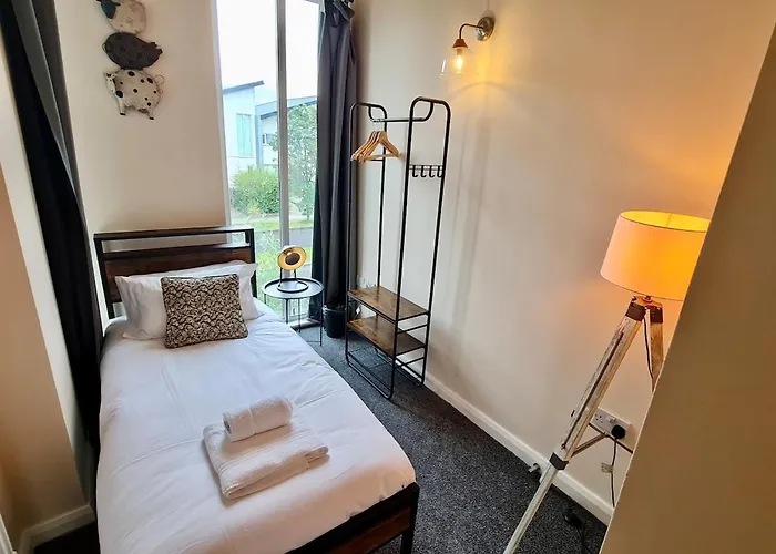 アパート Cute 3 Bedroom House Near Etihad Stadium And Coop Arena With Parking