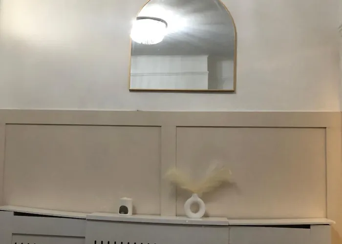 בית נופש Modern Townhouse-free Parking-games Room-fast W-ifi מנצ'סטר