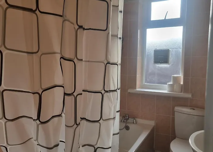 2 Beds Suburb Nestled Nook Manchester