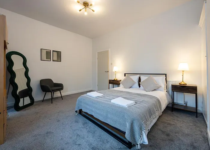 Modern 3br Sleeps 7 Fast Wifi Perfect For Long * Manchester