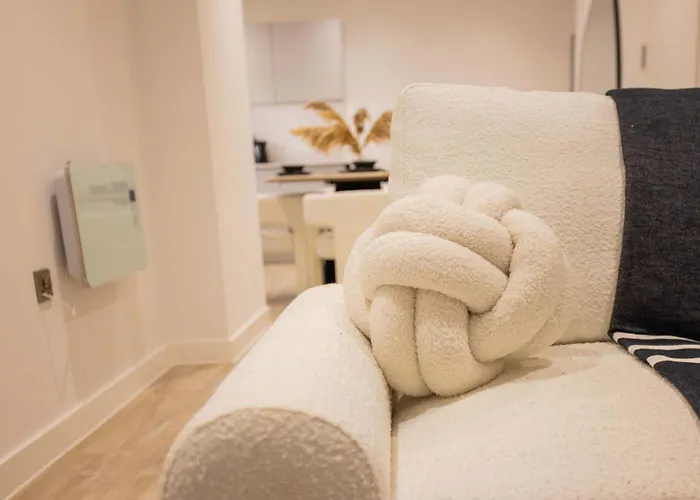 Bianco 2br With Views *