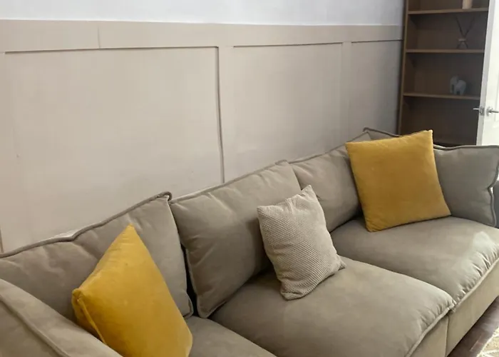 Modern Townhouse-free Parking-games Room-fast W-ifi בית נופש