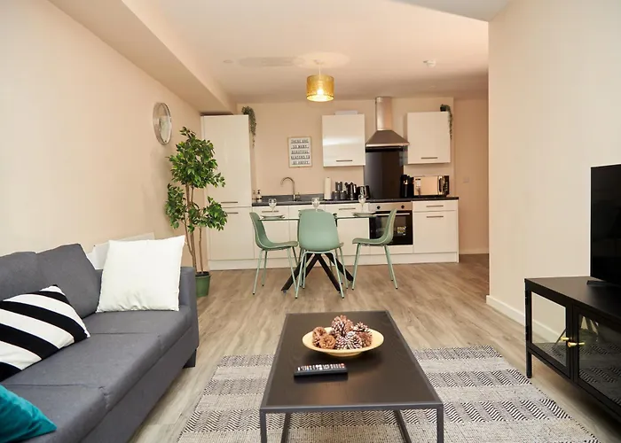 Deluxe And Cozy Two Bedroom With 1 Bathroom And Open Balcony 맨체스터