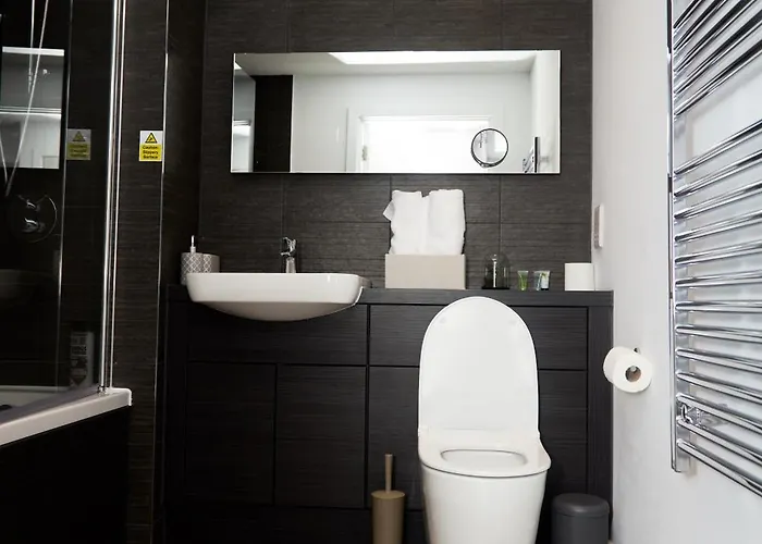 Lejlighed Luxury 2 Bedroom And Bathroom In With Balcony *