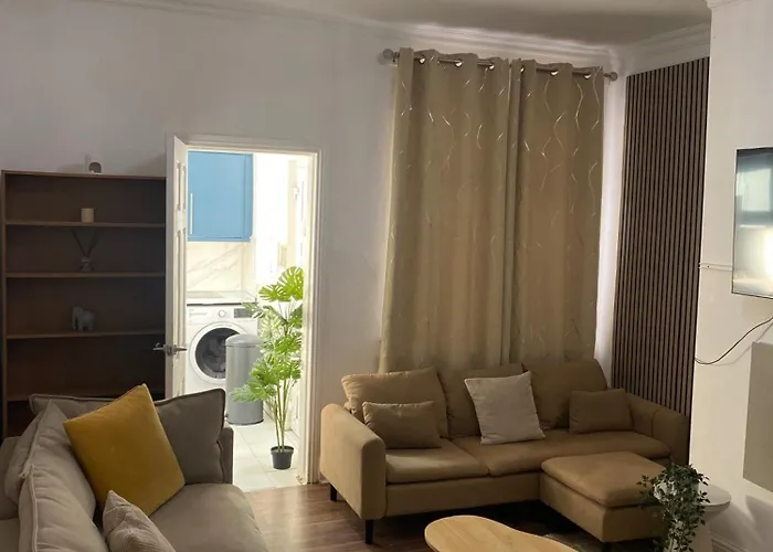 Traditonal House - Etihad -games Room-free Parking *