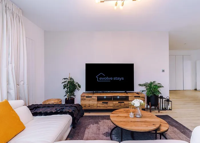 Fully Equipped, Centre 3bed Apartment, Balcony With Amazing Views, Sleeps 6 公寓