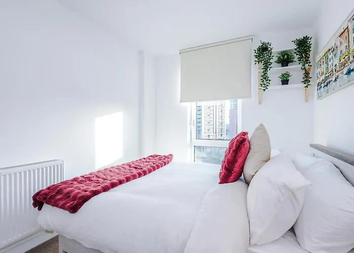 Fully Equipped, Centre 3bed Apartment, Balcony With Amazing Views, Sleeps 6 曼彻斯特