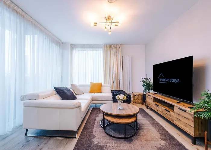 Fully Equipped, Centre 3bed Apartment, Balcony With Amazing Views, Sleeps 6 公寓