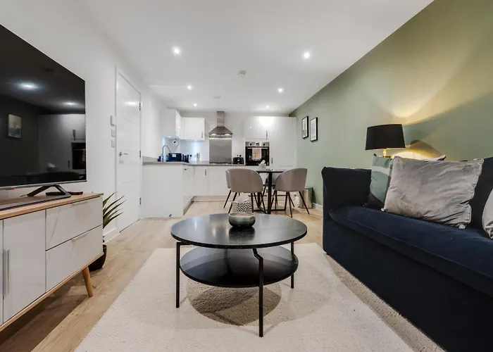 Spacious Modern 2 Bedroom Old Trafford & Free Parking * 曼彻斯特