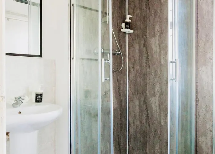 Comfy 3 Bed House By Airport, Perfect For Groups & Families * Манчестер