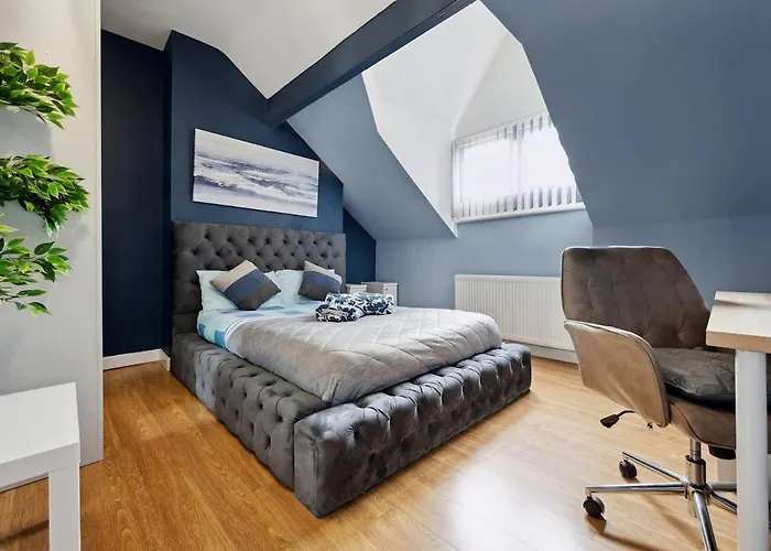 Mega Flat Near Centre And Etihad Stadium