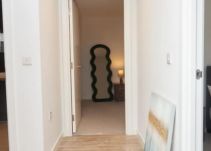 Lejlighed Luxury 2 Bedroom And Bathroom In With Balcony *