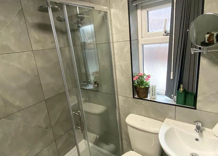 5 Bedroom Luxury Townhouse Near Centre, Sleep 16 مانشستر