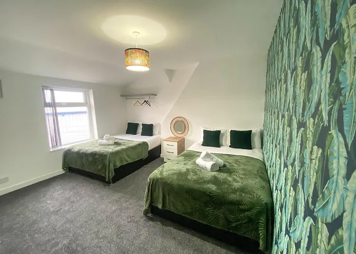 5 Bedroom Luxury Townhouse Near Centre, Sleep 16 * مانشستر