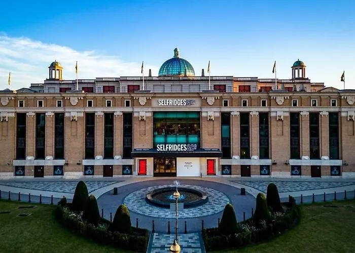 New Stylish Free Parking Sleeps 5 Or 6 Manchester